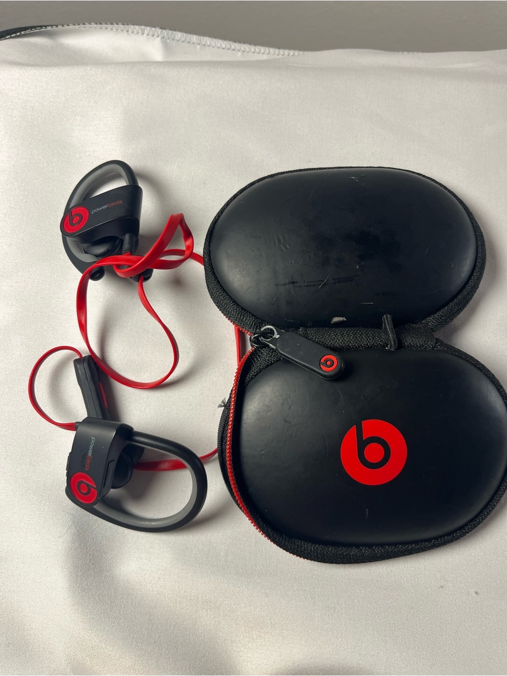 Beats by Dre Powerbeats Wired Earhook Earbuds in Black and Red with Case